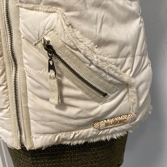 BILLABONG HOODED VEST WITH FAUX FUR LINING AND RUFFLES - Picture 2 of 16